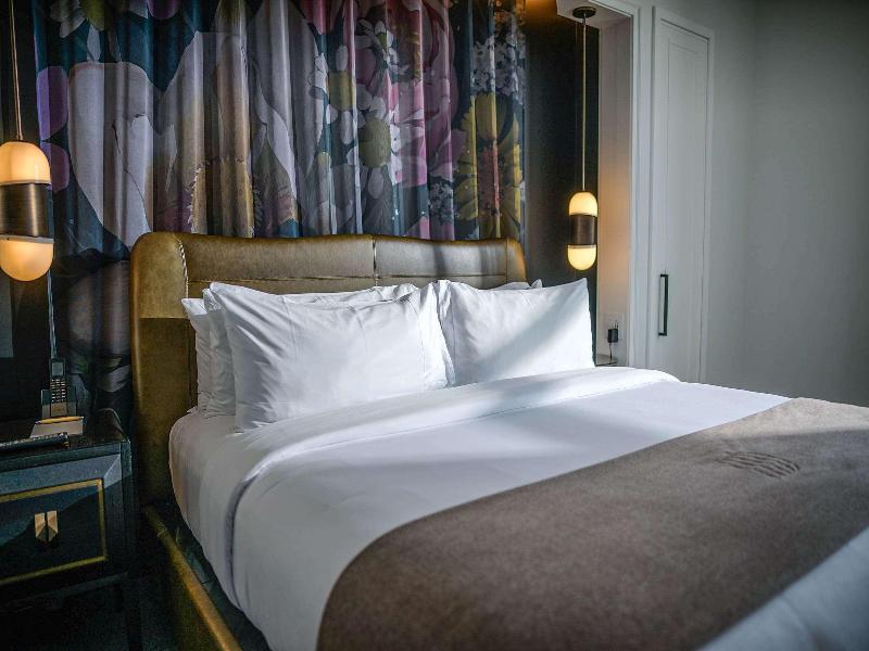 Daxton Hotel Birmingham Curio Collection By Hilton image