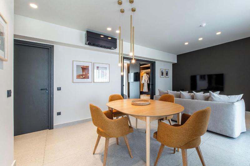 Porta Suites image