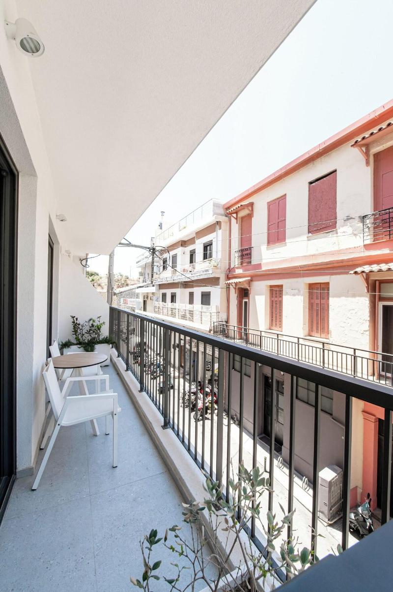 Porta Suites image