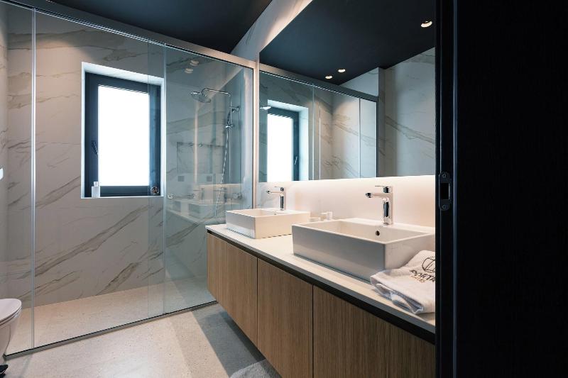 Porta Suites image