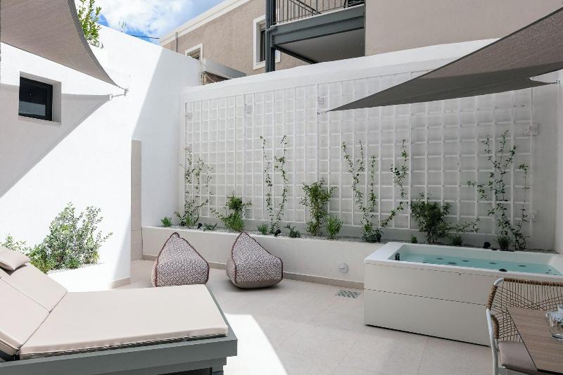 Porta Suites image