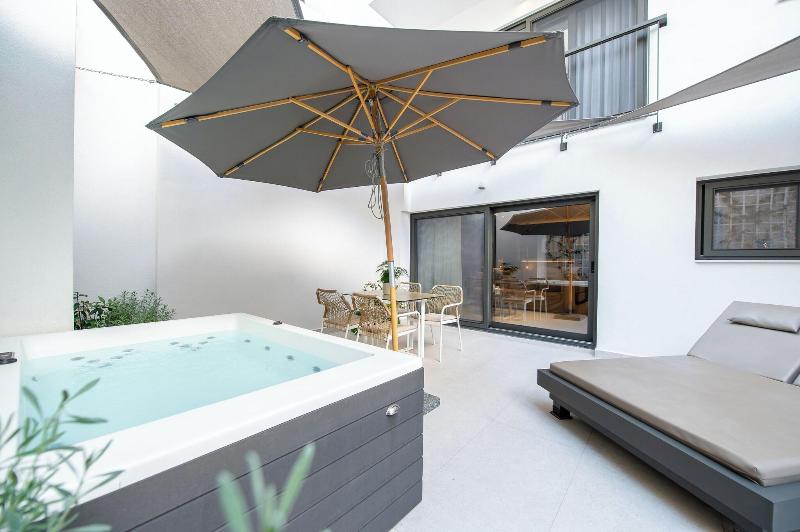Porta Suites image