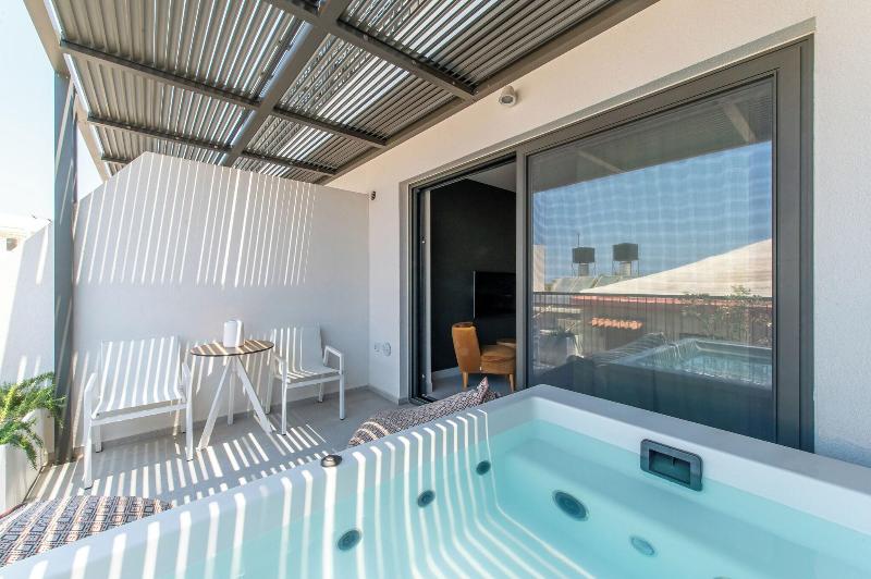 Porta Suites image