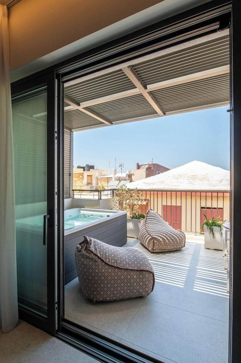 Porta Suites image
