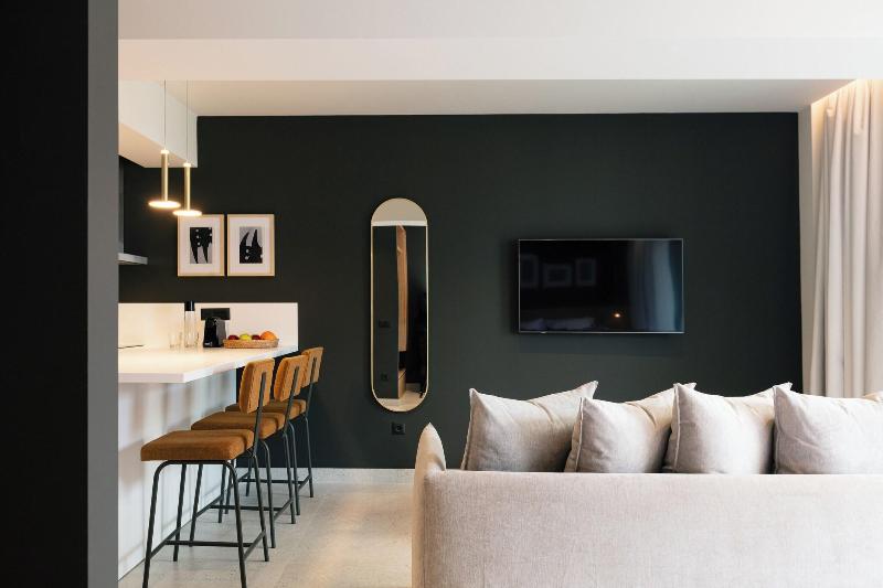 Porta Suites image