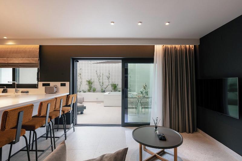 Porta Suites image