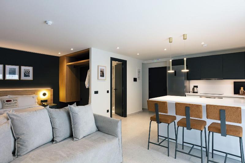 Porta Suites image