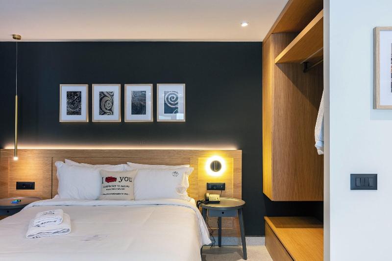 Porta Suites image