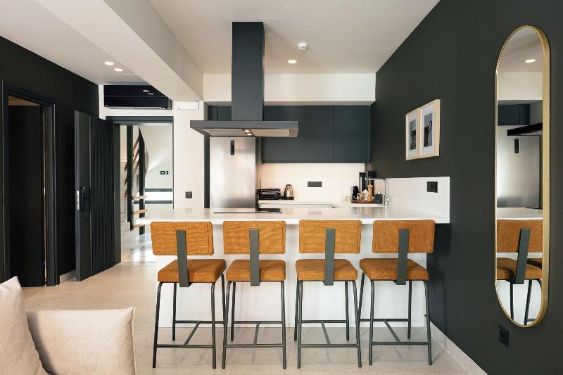 Porta Suites image
