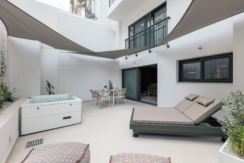 Porta Suites image
