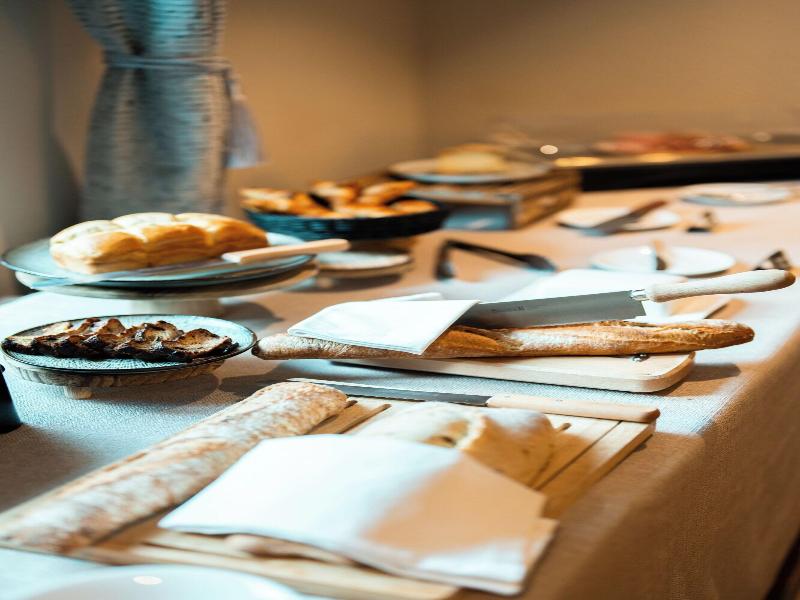Ha Tel Restaurant Le Madame image