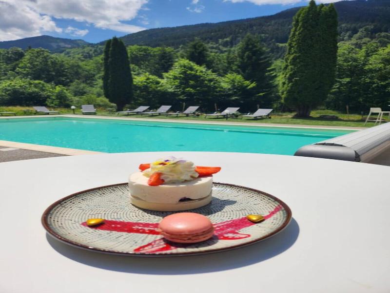 Ha Tel Restaurant Le Madame image