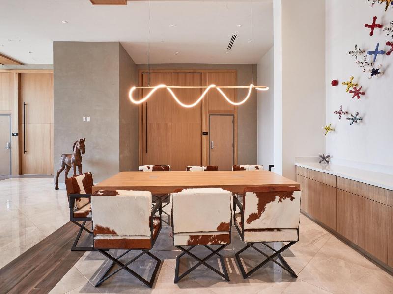 Noun Hotel image