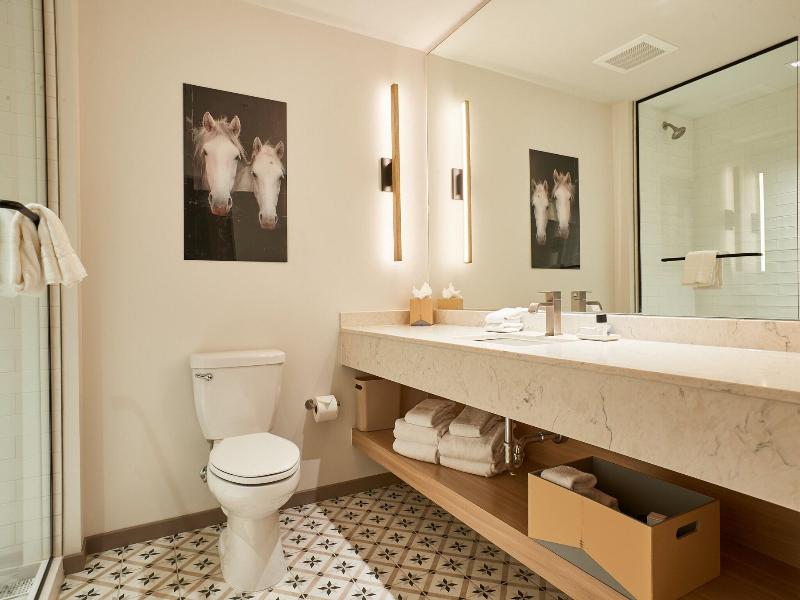 Noun Hotel image