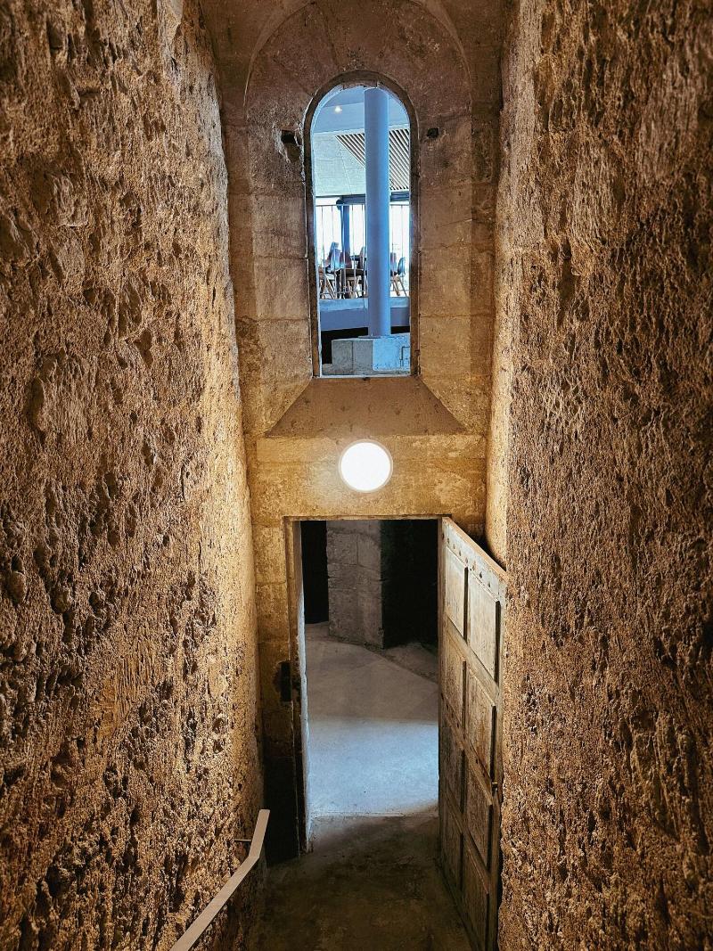 Ha Tel La Prison image