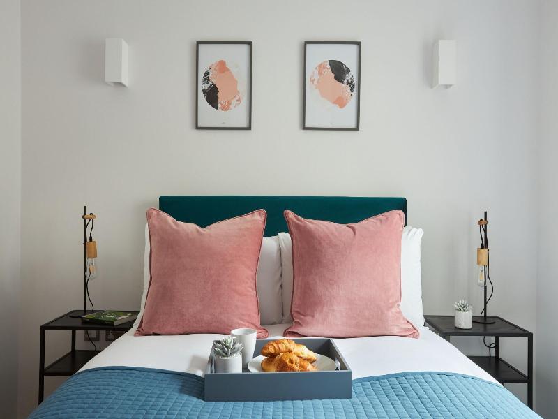 Hammersmith Mews By Flying Butler image