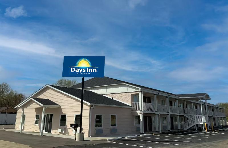 Days Inn by Wyndham Troy IL