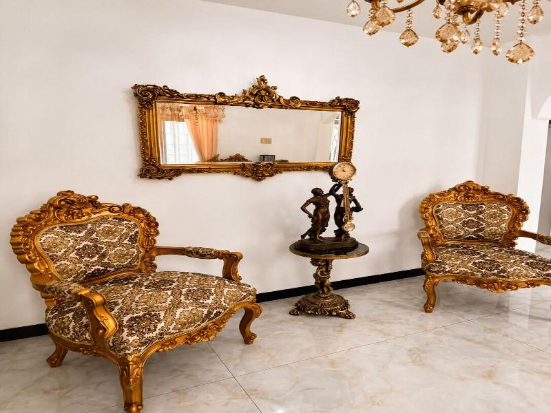 The Royalty Inn image