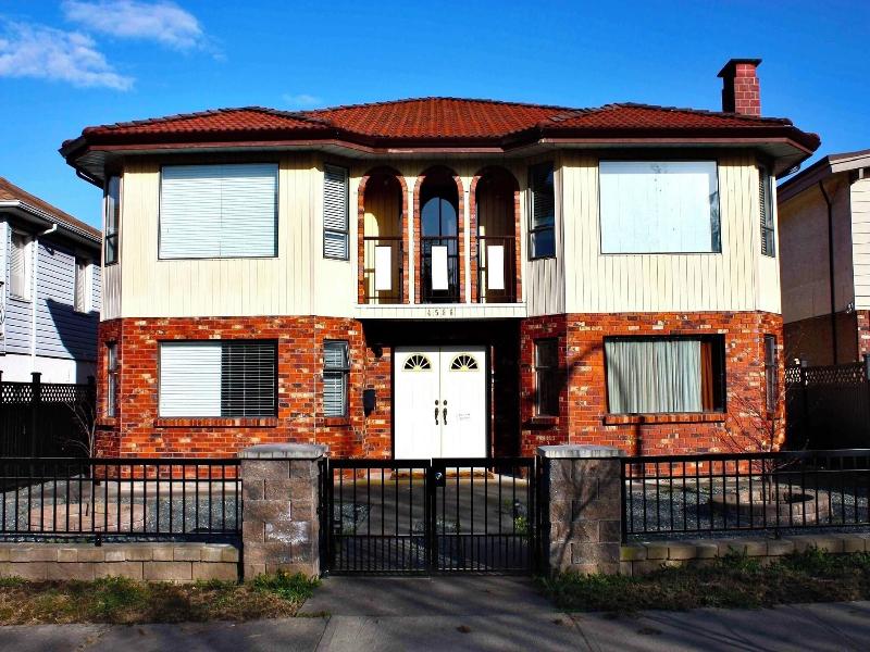 Neocolonial Nouveau Kensington Vacation Home