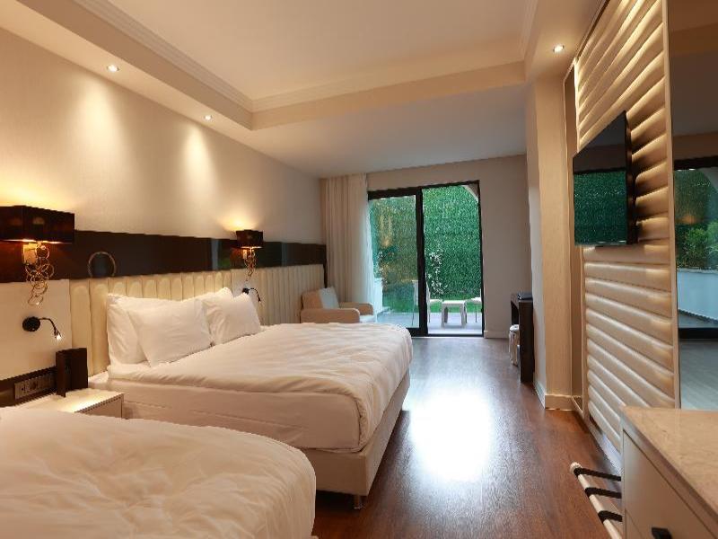Serenity Queen Hotel image