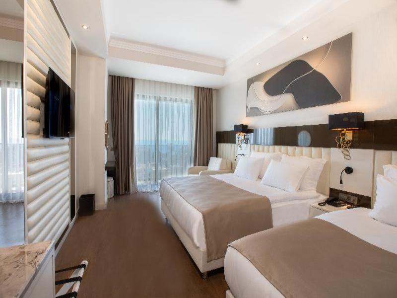 Serenity Queen Hotel image