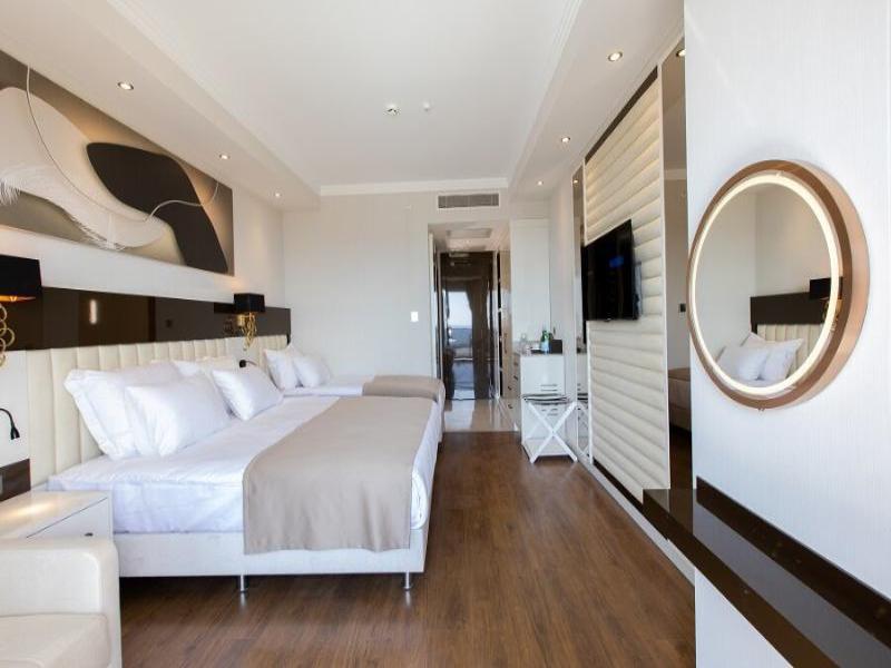 Serenity Queen Hotel image
