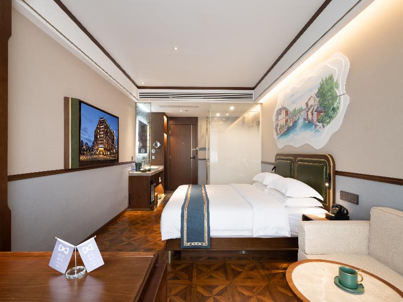 room detail thumbnail 1