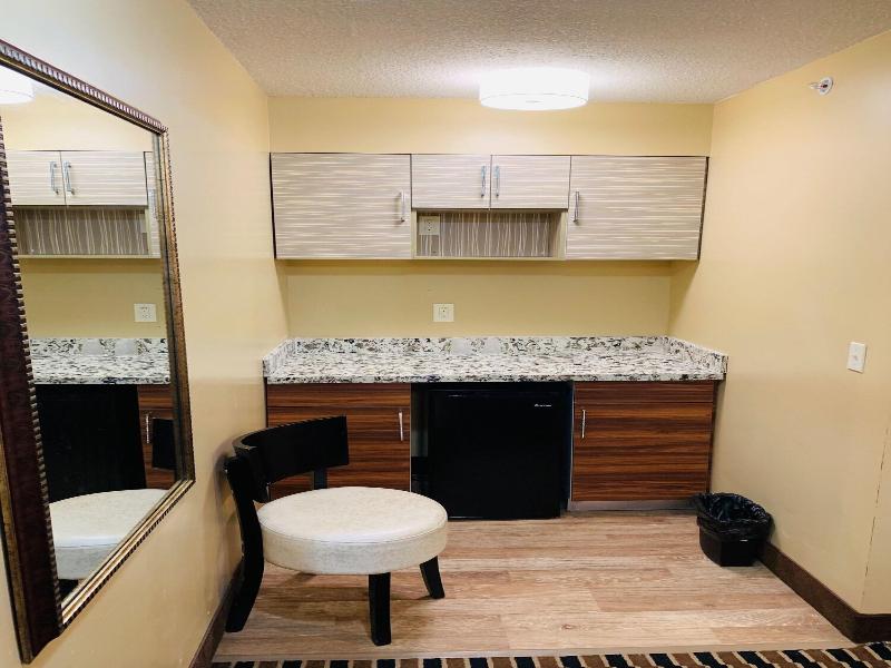 Motor City Inn Suites