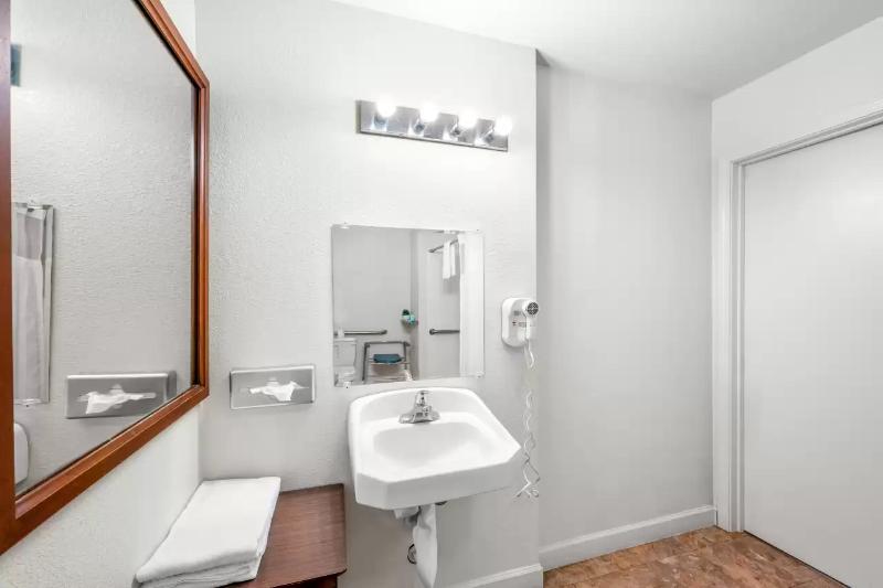 Quality Inn & Suites Jackson image