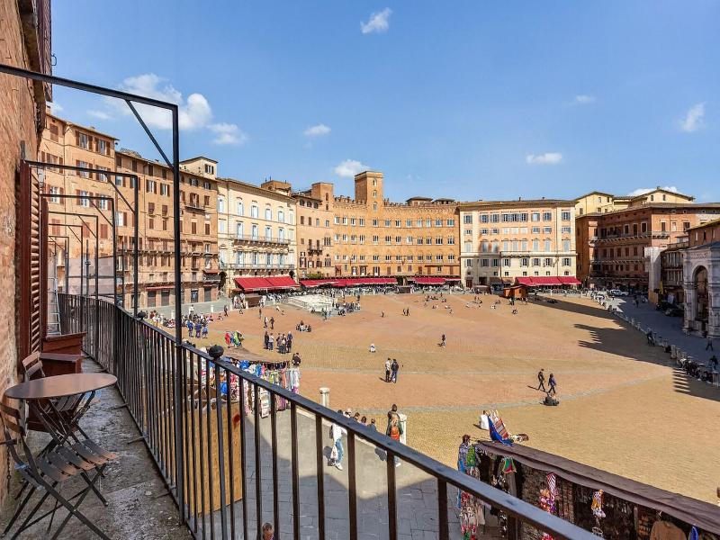 The Balcony Suite Piazza Del Campo View image