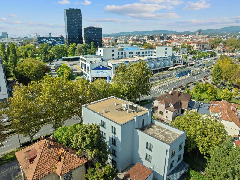 Hotel Inova image