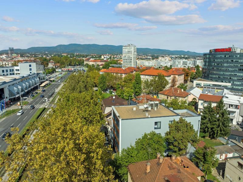 Hotel Inova image