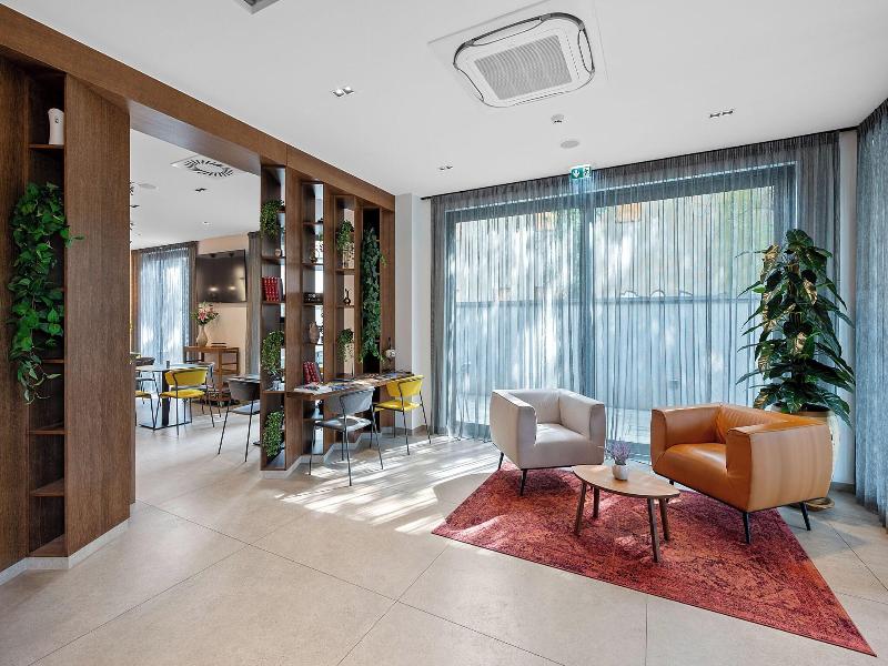 Hotel Inova image