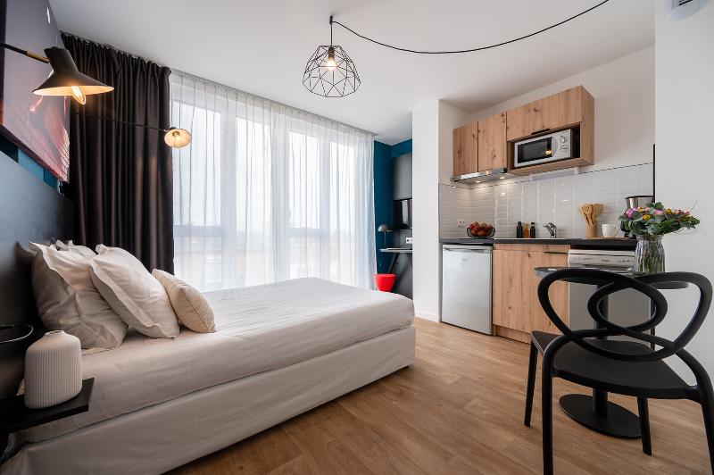 Nemea Appart Hotel Coliseum Amiens Centre image