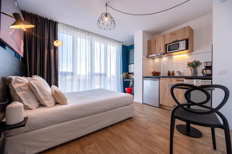 Nemea Appart Hotel Coliseum Amiens Centre image