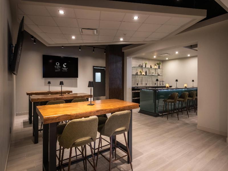 Comfort Suites Kingston Central image