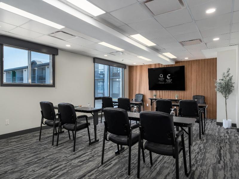 Comfort Suites Kingston Central image