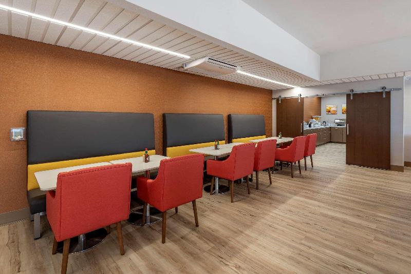 Comfort Suites Colorado Springs Medical Center image