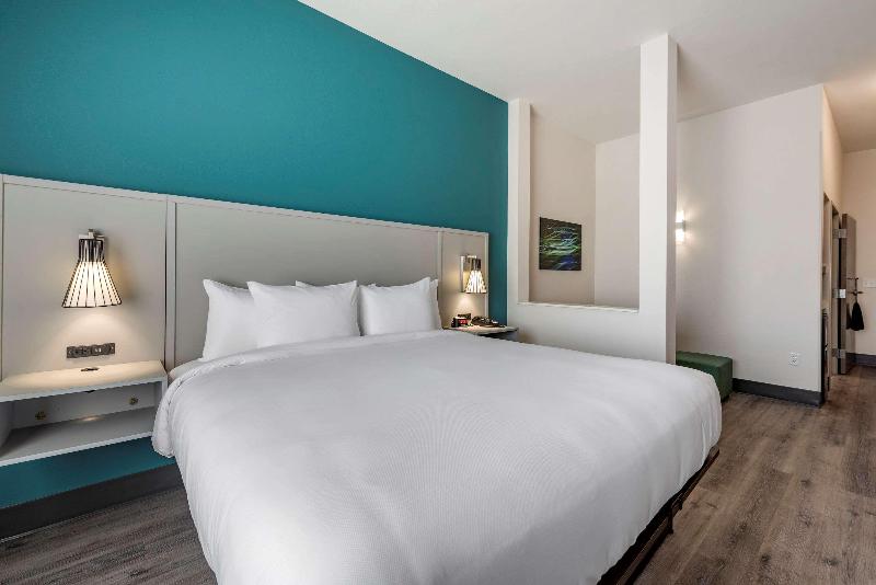 Comfort Suites Colorado Springs Medical Center image