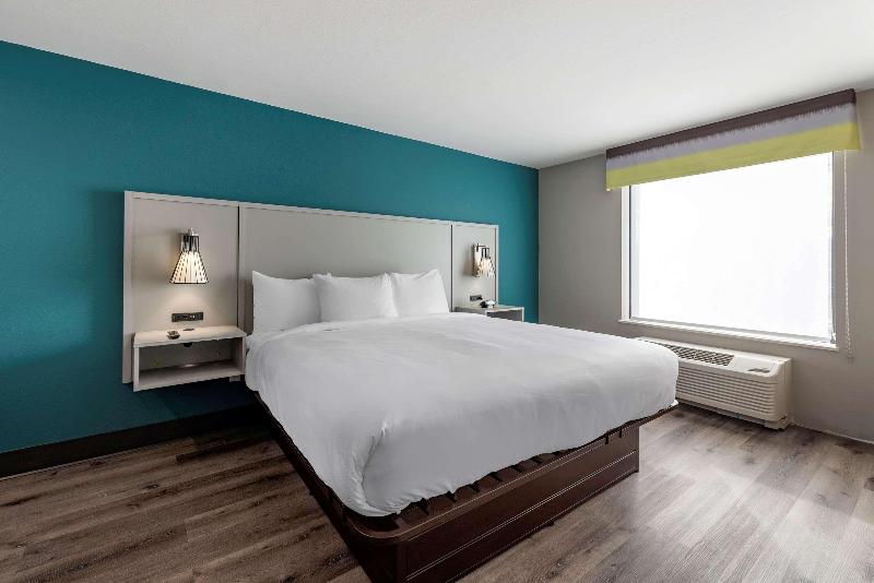 Comfort Suites Colorado Springs Medical Center image