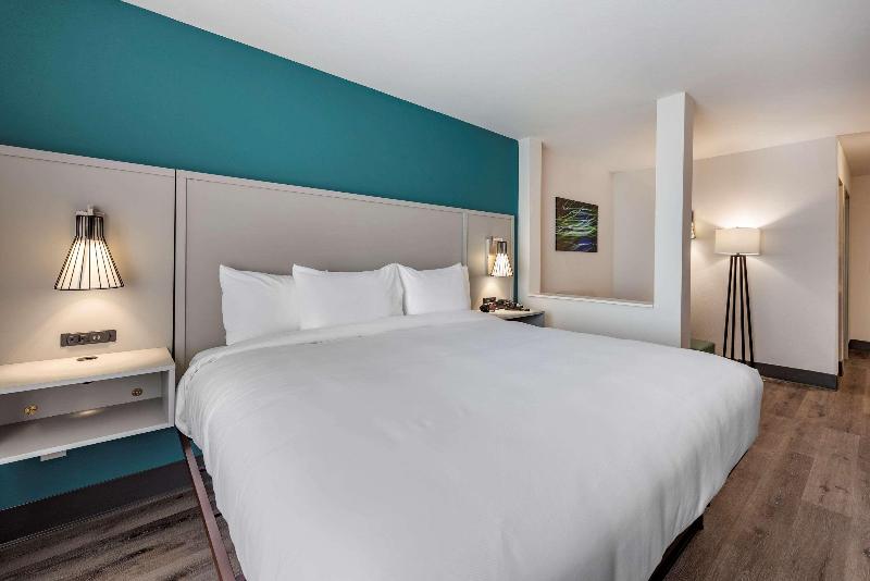 Comfort Suites Colorado Springs Medical Center image