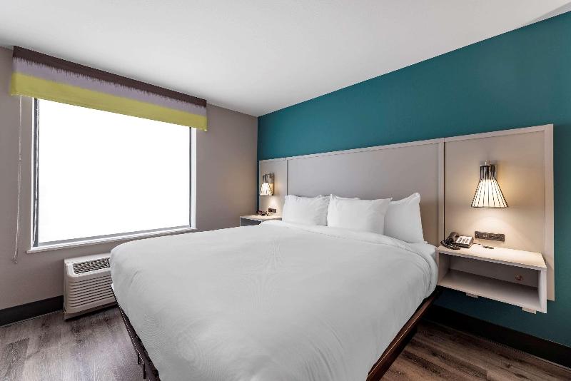 Comfort Suites Colorado Springs Medical Center image