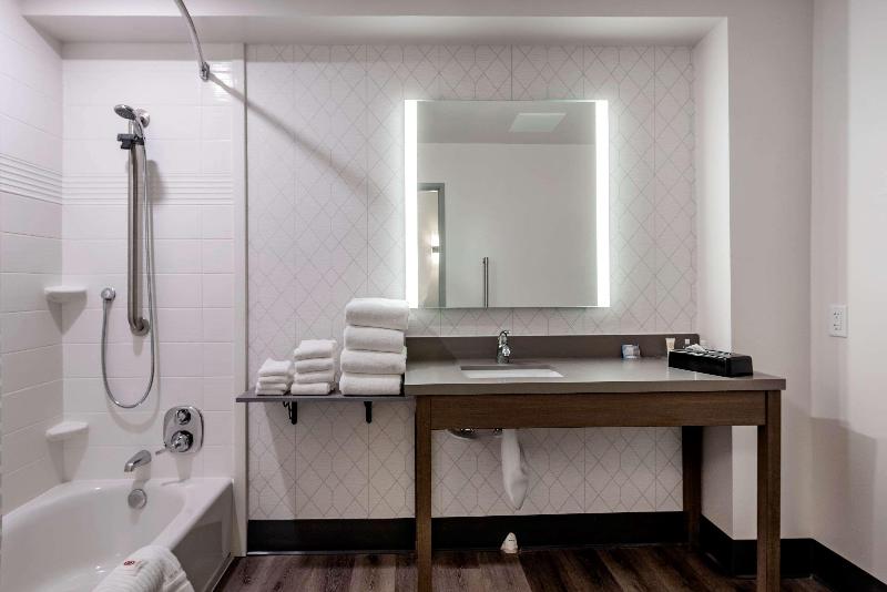 Comfort Suites Colorado Springs Medical Center image