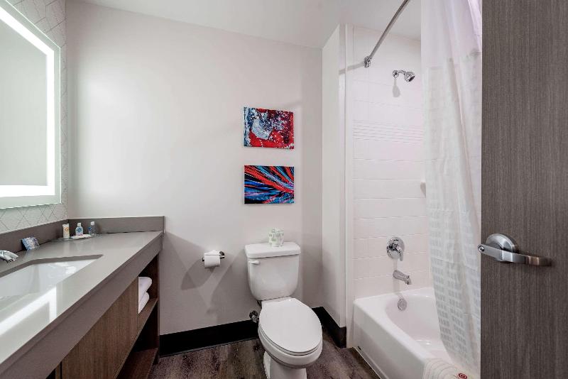 Comfort Suites Colorado Springs Medical Center image