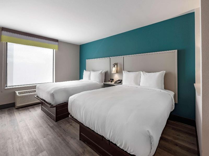 Comfort Suites Colorado Springs Medical Center image