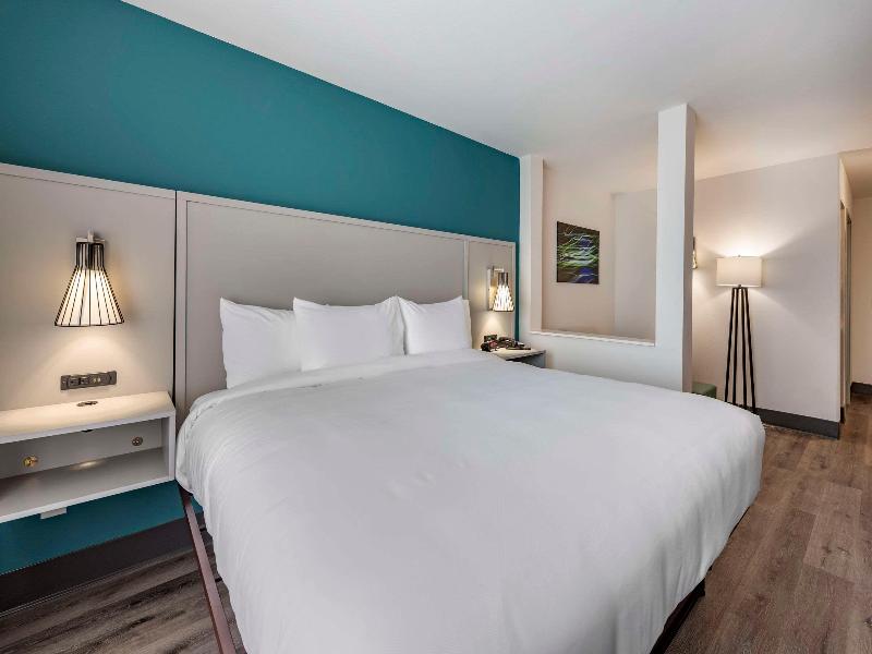 Comfort Suites Colorado Springs Medical Center image