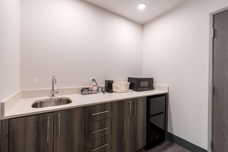 Comfort Suites Colorado Springs Medical Center image