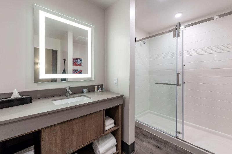 Comfort Suites Colorado Springs Medical Center image