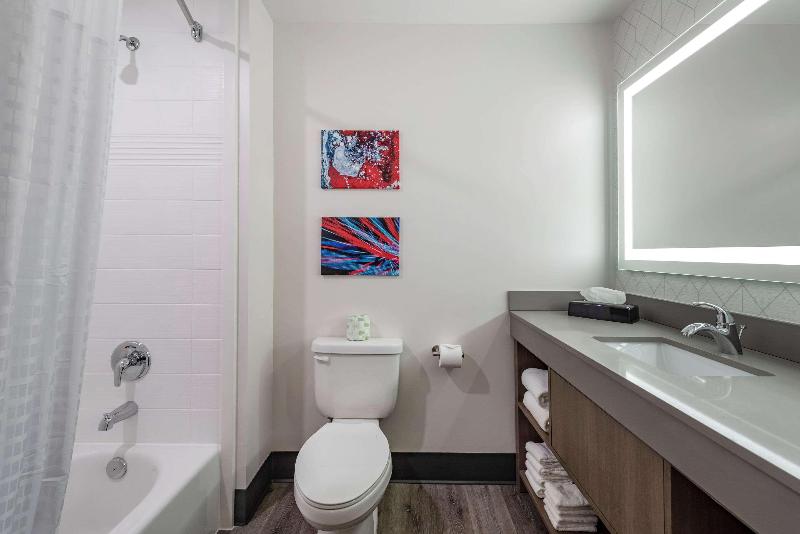 Comfort Suites Colorado Springs Medical Center image