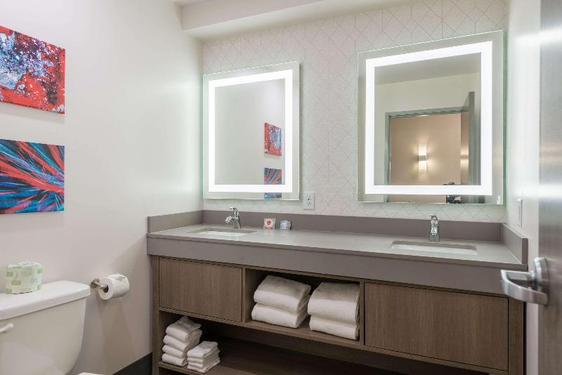 Comfort Suites Colorado Springs Medical Center image